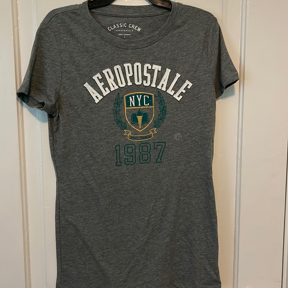Aeropostale logo embossed fitted tee size large.